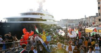 Copertina di Scontri tra polizia e manifestanti a Venezia durante il corteo contro l’ambasciatore Usa in “tour” sul suo yacht da 117 metri