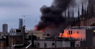 Incendio in un palazzo vicino alla Rinascente di Milano: il Duomo avvolto dal fumo nero