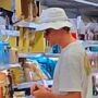 Copertina di Sinner va al discount in Sardegna, lo stupore dei dipendenti: “È stata una bellissima sorpresa, è stato gentilissimo”
