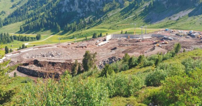 Stava, mega bacino per neve artificiale nel paese della tragedia con 268 morti