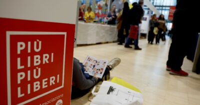 Copertina di Più Libri Più Liberi è un legal drama: la causa in arrivo