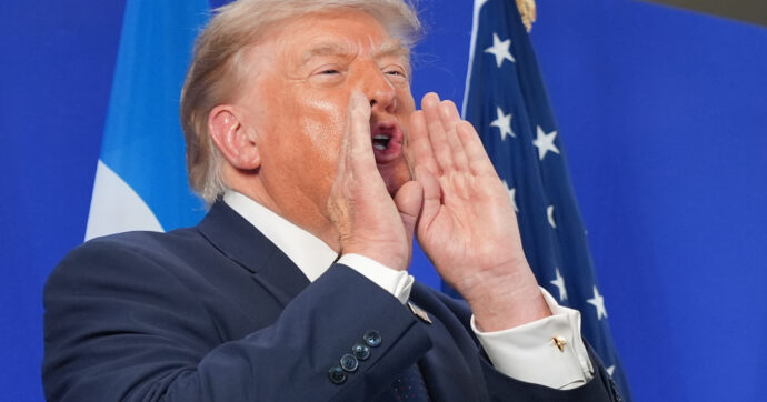 Trump sostiene la tesi (smentita) dell’ingerenza cinese perché teme la sconfitta al voto di midterm. Il piano: stato d’emergenza e agenti dell’Ice ai seggi