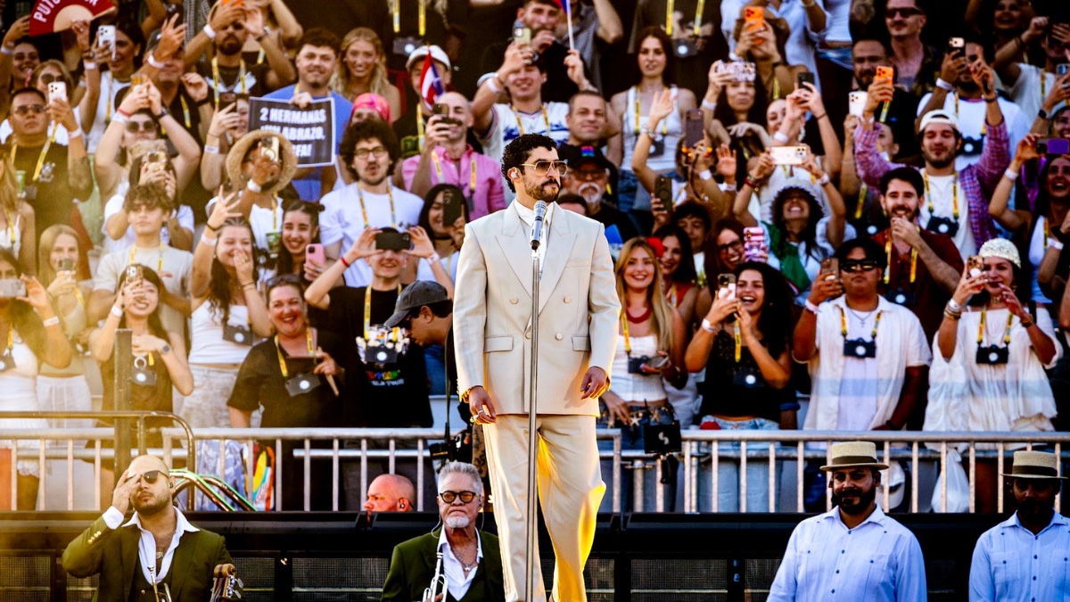 non possiamo cambiare il passato godetevi il presente stasera siamo tutti portoricani dal lavoro al supermercato a icona pop amata in tutto il mondo bad bunny conquista milano da Ilfattoquotidiano.it non possiamo cambiare il passato godetevi il presente stasera siamo tutti portoricani dal lavoro al supermercato a icona pop amata in tutto il mondo bad bunny conquista milano
