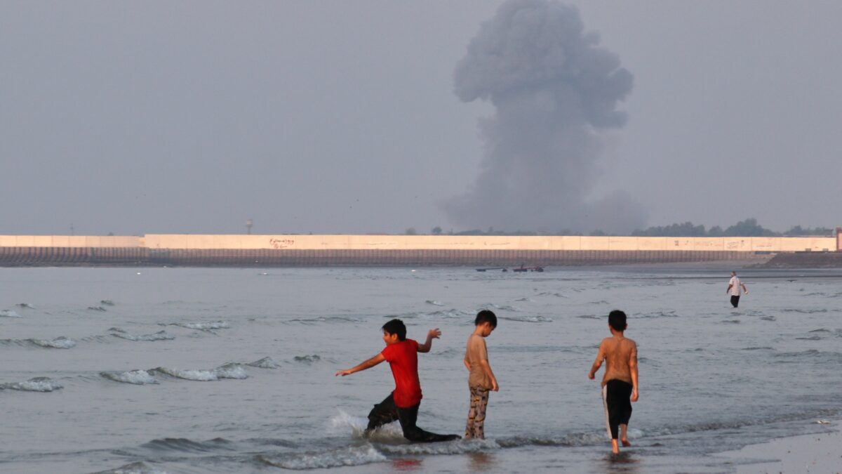 settima notte consecutiva di raid usa contro l8217iran teheran contrattacca colpita base statunitense in bahrein da Ilfattoquotidiano.it settima notte consecutiva di raid usa contro l8217iran teheran contrattacca colpita base statunitense in bahrein