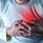 Copertina di La plastica che ci ostruisce il cuore: nei pazienti con infarto acuto l’84% ha frammenti nelle arterie