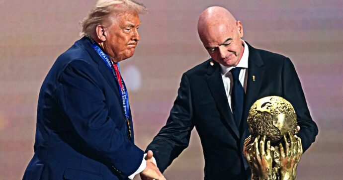 L’ultima sviolinata di Infantino a Trump: “Non ha bisogno di complimenti, ma senza di lei questo Mondiale non avrebbe avuto un successo simile”