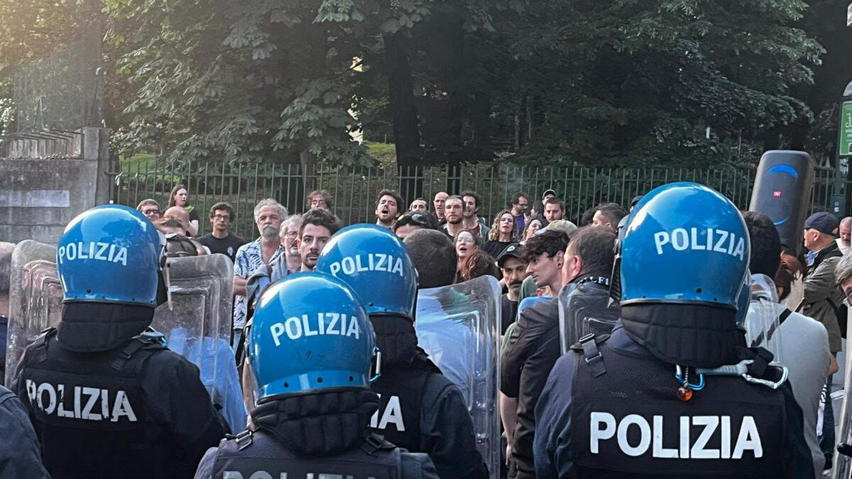 protestano contro una manifestazione organizzata da nostalgici del ventennio valanga di multe per la rete antifascista a lecco da Ilfattoquotidiano.it protestano contro una manifestazione organizzata da nostalgici del ventennio valanga di multe per la rete antifascista a lecco
