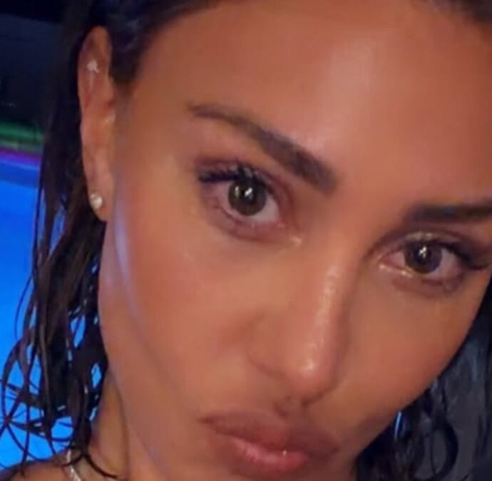 “Bisogna imparare a essere felici anche da soli”: Belen Rodriguez replica a un follower che commenta così la sua relazione con Gaetano Fidanzati