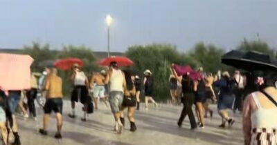 Copertina di Grandine sul concerto di Bad Bunny a Milano: ippodromo evacuato e spettatori feriti. L’organizzazione: “L’evento non verrà recuperato, previsto il rimborso completo”