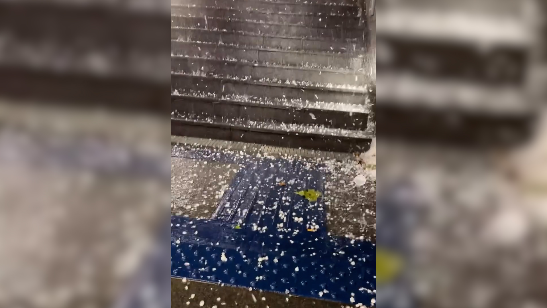 violenta grandinata a milano strade e scale delle metropolitane imbiancate dai chicchi giganti 8211 video da Ilfattoquotidiano.it violenta grandinata a milano strade e scale delle metropolitane imbiancate dai chicchi giganti 8211 video