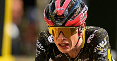 Copertina di La giornata di Vingegaard: dal controllo alle 2 di notte al ritiro dal Tour. Il dubbio sulla correlazione tra sonno perso e caduta