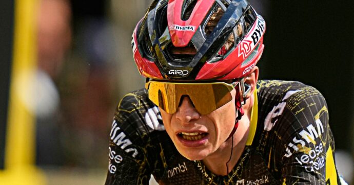 La giornata di Vingegaard: dal controllo alle 2 di notte al ritiro dal Tour. Il dubbio sulla correlazione tra sonno perso e caduta