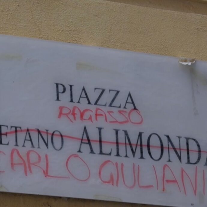 Piazza Alimonda si ferma alle 17.27 per ricordare Carlo Giuliani. La sorella Elena: “La repressione continua a lasciare scie di sangue”
