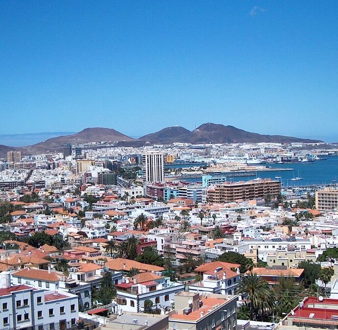Lascia l’hotel a Gran Canaria con un conto di 2.483 euro da pagare, va in aeroporto e prova a partire: turista arrestata con l’accusa di truffa