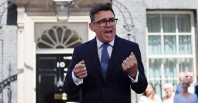 Copertina di Burnham s’incorona re dei poveri. Ma mette al Tesoro l’ex della Difesa