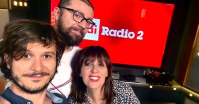 Copertina di “Puzzle”, su Radio2 il programma che trasforma i gesti quotidiani in storie: alla conduzione Riccardo Panzetta, Jodie Alivernini e Alessandro Berrettoni