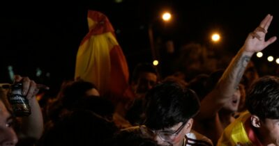 Copertina di Mondiali, in Spagna 13enne muore schiacciato dal crollo di una fontana durante la festa