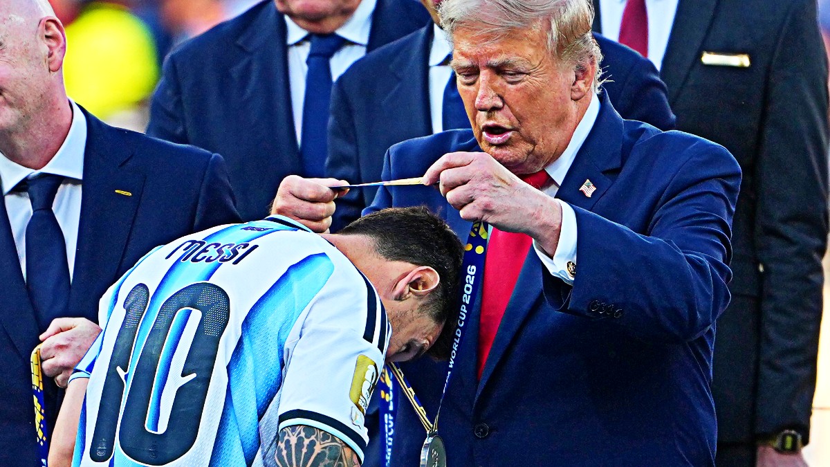 mondiali l8217addio di messi senza epica l8217ultima immagine 232 la medaglia d8217argento messa al collo da donald trump da Ilfattoquotidiano.it mondiali l8217addio di messi senza epica l8217ultima immagine 232 la medaglia d8217argento messa al collo da donald trump