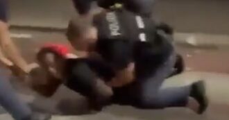 Copertina di Bologna, spunta un altro video di una settimana fa: in azione lo stesso agente del fermo che ha portato alla morte di Fakir