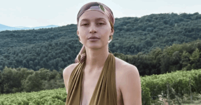 Copertina di “Bisogna festeggiare, anche se non è finita. La terapia sta funzionando, c’è poca massa e grandi progressi”: Natalia Paragoni aggiorna sulla sua malattia nel giorno del compleanno della figlia Ginevra