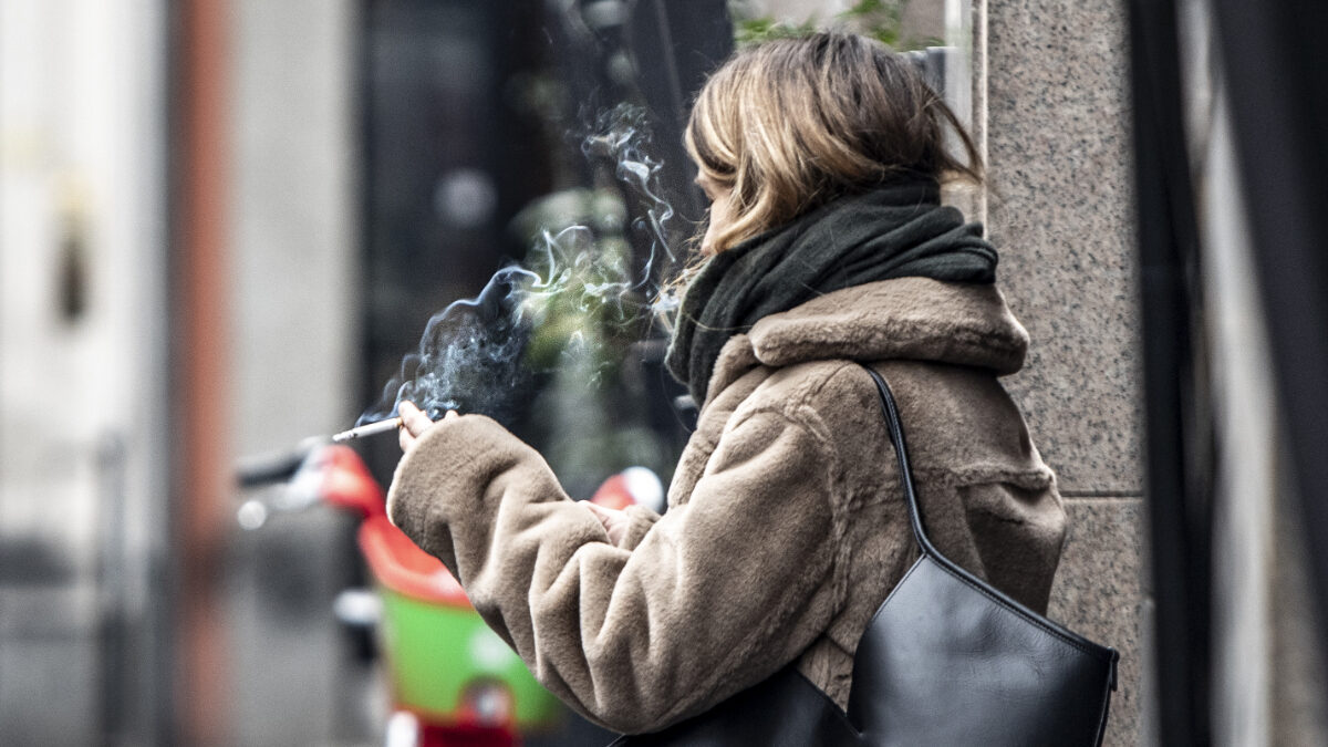 nuovo disegno di legge antifumo in spagna stop a pubblicit224 e a consumo in aree aperte sigarette elettroniche equiparate al tabacco da Ilfattoquotidiano.it nuovo disegno di legge antifumo in spagna stop a pubblicit224 e a consumo in aree aperte sigarette elettroniche equiparate al tabacco