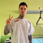 Copertina di Fedez portato in ambulanza al Fatebenefratelli: nello stesso ospedale era stato operato d’urgenza nel 2023