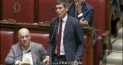 Copertina di “Sul caso Roggero un colpo di Stato silenzioso, speculazione di sciacalli che attentano alla democrazia”: l’intervento di Fratoianni in Aula
