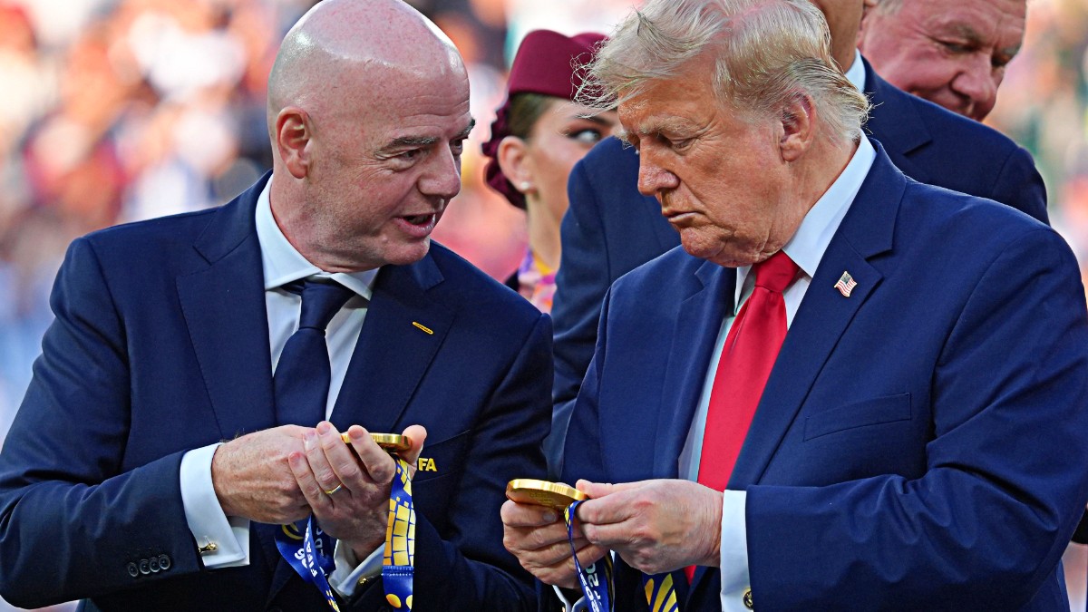trump infantino e il calcio dei potenti il giornalismo sportivo non pu242 pi249 voltarsi dall8217altra parte commento da Ilfattoquotidiano.it trump infantino e il calcio dei potenti il giornalismo sportivo non pu242 pi249 voltarsi dall8217altra parte commento
