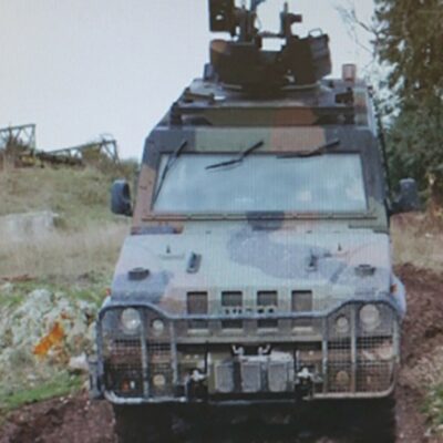 Copertina di La torretta del “Lince” spara da sola: fermati i blindati dell’Esercito italiano