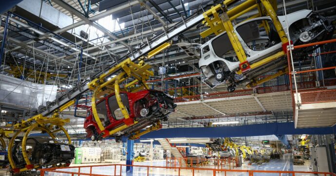 Auto, fino a 726mila posti a rischio entro il 2040. Lo studio che mette in dubbio le politiche UE