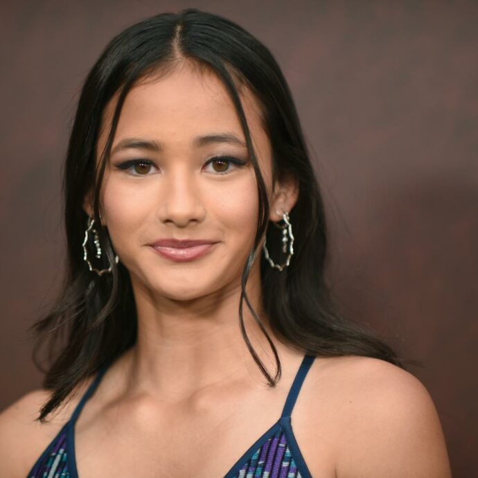 Morta a 18 anni l’attrice non udente Kaylee Hottle, star di “Godzilla vs Kong”: “Vittima di uno schianto in auto”. Il dolore del padre: “Un incubo che non avrei mai voluto intraprendere”