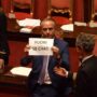 Copertina di Caso Delmastro: dicono di essere contro la mafia, poi si oppongono al sequestro delle chat tra il deputato Fdi e Caroccia. Conte: “Smettano di dire che si ispirano a Borsellino”