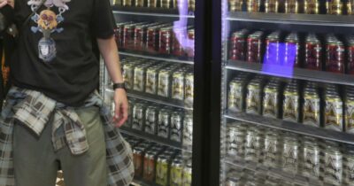 Copertina di Energy drink, boom in Italia tra bambini e adolescenti: “Contengono mix di sostanze non sicure per chi è in pieno sviluppo”