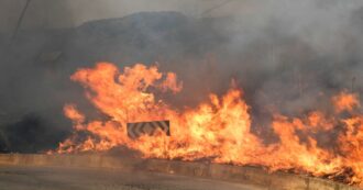 Copertina di Gli incendi continuano a bruciare l’Agrigentino: evacuate cento persone dal centro di Santo Stefano Quisquina