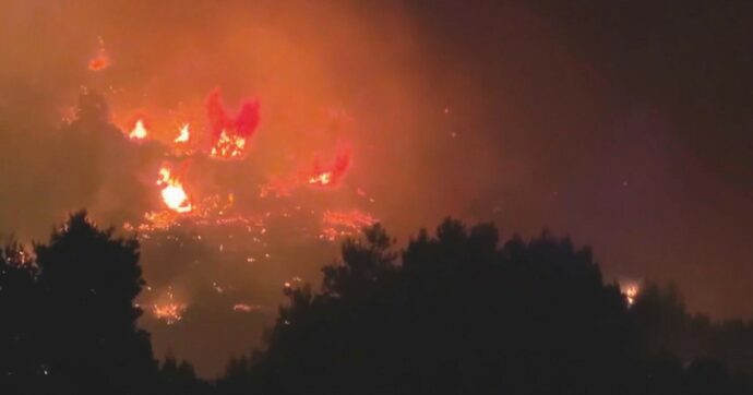 Agrigento, 100 evacuati per un maxi incendio