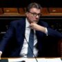 Copertina di  Giorgetti: “Niente tagli per riarmo, no al Safe” Però teme la manovra 