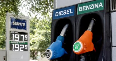 Copertina di Prezzi di diesel e benzina ai massimi pre-guerra, ma per ora niente sconti