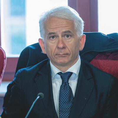 Copertina di Cosimo Ferri si ricandida in solitaria al Csm. Dimenticato lo scandalo “hotel Champagne”