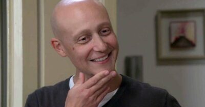 Copertina di “Per l’alopecia ho dovuto interrompere Distretto di Polizia, è stata una bella mazzata. Nel giro di pochi mesi ti ritrovi con un aspetto completamente diverso, è difficile accettarlo”: le confessioni di Francesco Vitiello