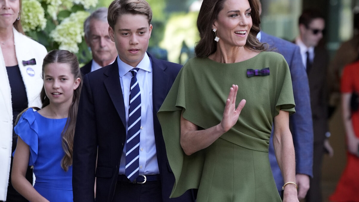 “È poco incline a farsi notare, non è affatto esuberante ed è sempre molto controllato”: il principe George compie 13 anni e si prepara a lasciare la famiglia per andare al college