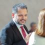 Copertina di Merlino, il fedelissimo di Fazzolari trova una poltrona dopo Giuli: andrà al ministero di Abodi