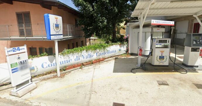 La “benzina del sindaco”: nelle aree remote ecco i distributori comunali a prezzo calmierato dopo l’addio dei privati
