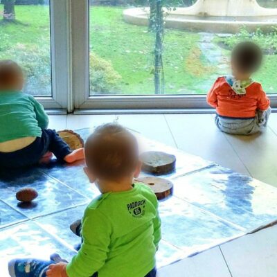 Copertina di Bimbo di un anno e mezzo muore a Catanzaro, ricoverati altri 4 piccoli dello stesso asilo: ipotesi infezione batterica