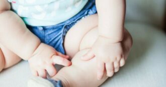 Caramella va di traverso a un bimbo di 3 anni: una 23enne lo salva con la manovra di Heimlich
