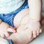 Copertina di Caramella va di traverso a un bimbo di 3 anni: una 23enne lo salva con la manovra di Heimlich