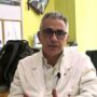 Copertina di “Servono autopsia ed esami per capire l’origine del focolaio”, Pregliasco sul caso del bimbo morto a Catanzaro: “Nessuna conclusione affrettata”