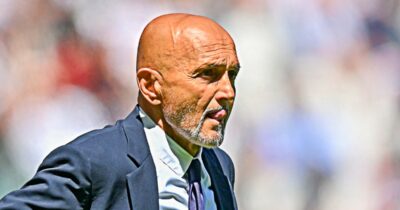 Copertina di Juve, il calciomercato non decolla: pochi rinforzi, tanti esuberi e il caso Kolo Muani. Spalletti è nervoso: “Io rimango qui, molti di voi no”