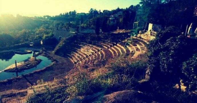 Falso anfiteatro romano: quando la realtà supera i film di Totò