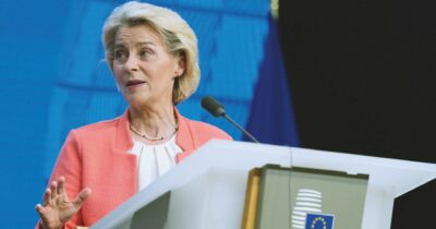 Copertina di Sanzioni Ue alla Russia: sì al 21° pacchetto, ma è pieno di buchi. Navi greche salve