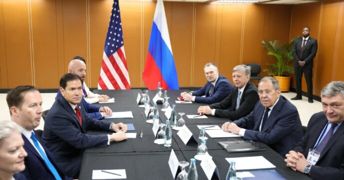 Incontro Rubio-Lavrov, il ministro russo: “Inammissibile un ulteriore invio di armi all’Ucraina. Si riparta dall’intesa di Anchorage”